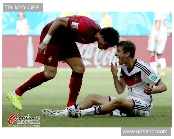 足球明星背后的故事记者与他们的亲密对话漫画展现精彩瞬间 足球明星背后的故事记者与他们的亲密对话漫画展现精彩瞬间