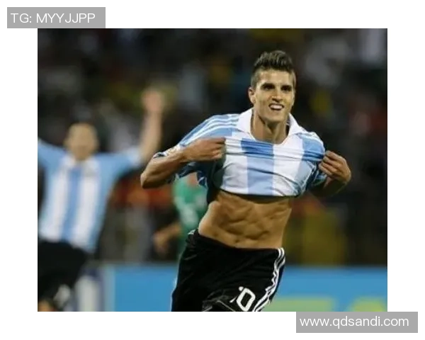 足球明星肌肉对比图揭示运动员的力量与魅力之争 足球明星肌肉对比图揭示运动员的力量与魅力之争