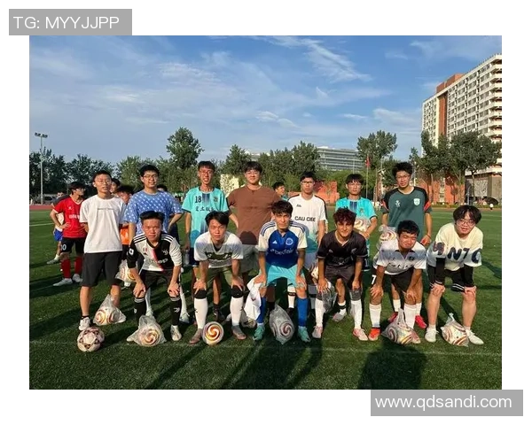 足球明星队贵州812展现青春风采助力地方足球发展与文化传播 足球明星队贵州812展现青春风采助力地方足球发展与文化传播