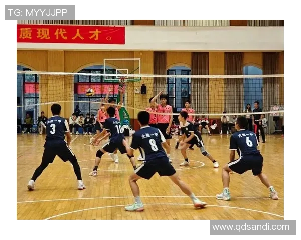 重庆排球队在锦标赛中的团队协作展现出卓越的竞技精神与默契配合 重庆排球队在锦标赛中的团队协作展现出卓越的竞技精神与默契配合