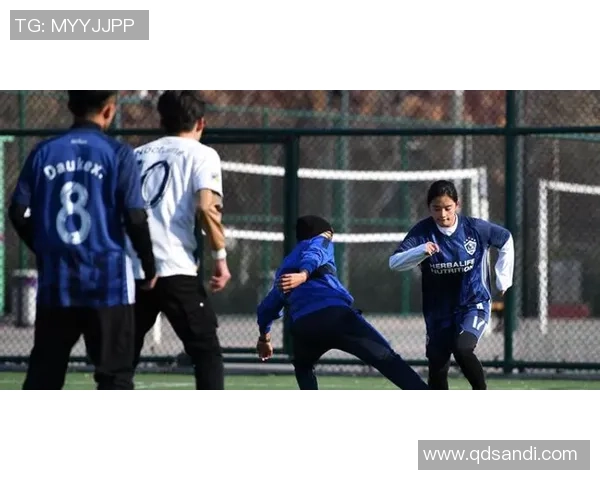 足球明星热爱中国粉丝的支持与热情共鸣的故事 足球明星热爱中国粉丝的支持与热情共鸣的故事